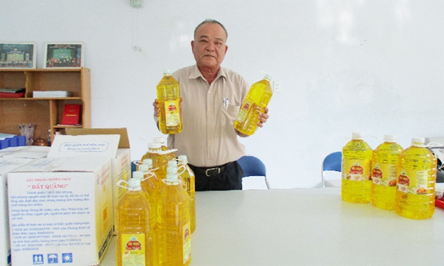 Sản phẩm “Dầu phụng Đất Quảng” của HTX