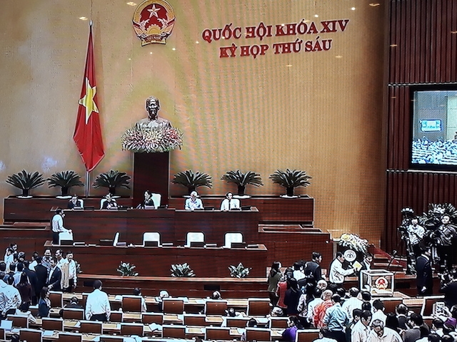 Các đại biểu bỏ phiếu bầu Chủ tịch nước tại Kỳ họp thứ 6, Quốc hội Khoá XIV