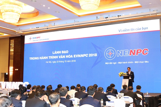Ông Thiều Kim Quỳnh - Chủ tịch kiêm Tổng giám đốc EVNNPC công bố hệ thống các giá trị cốt lõi: Chất lượng - Niềm tin; Tôn trọng - Trách nhiệm; Chuyên nghiệp - Hiệu quả; Hợp lực - Chia sẻ.