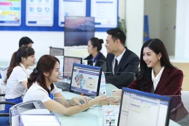 Khách hàng có thể chọn số qua website hoặc tới các cửa hàng giao dịch gần nhất của Vinaphone để sở hữu SIM 08x