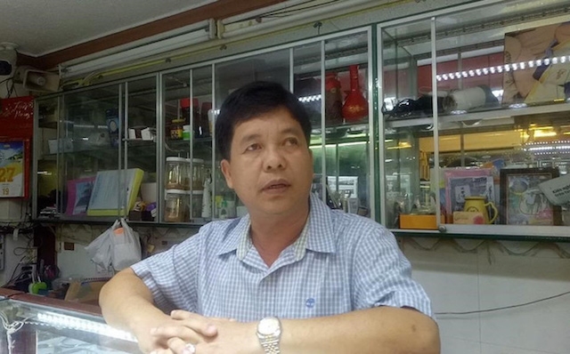 Chủ tiệm vàng đổi 100 USD không phép. Ảnh: Nguồn Internet