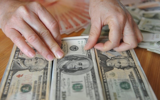 Trên thị trường tự do, giá mua - bán USD hiện đang là 23.430- 23.470 đồng/USD.