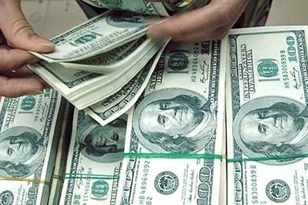 Trên thị trường tự do, giá mua - bán USD hiện đang là 23.450- 23.465 đồng/USD.