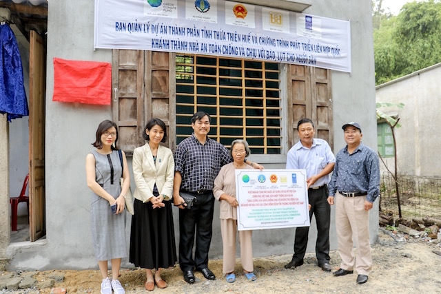 Người dân Thừa Thiên - Huế được nhận 107 căn nhà chống lụt