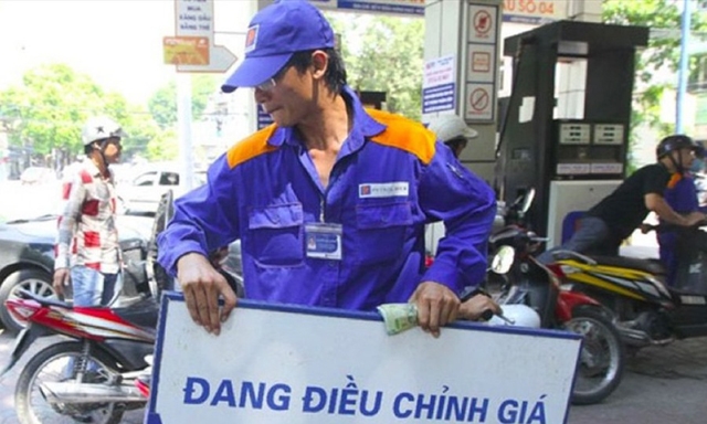 Giá xăng E5RON92 giảm hơn 1.000 đồng/lít trong kỳ điều hành 6/11