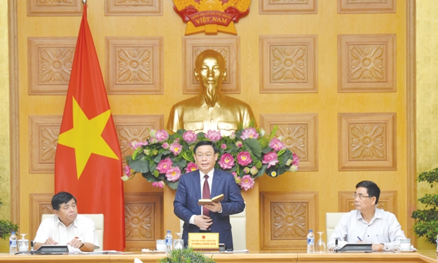 Phó Thủ tướng Vương Đình Huệ phát biểu chỉ đạo tại cuộc họp