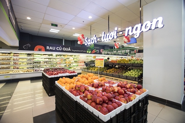 Không gian mua sắm của VinMart mới mang phong cách hiện đại và tiện lợi hơn cho khách hàng.