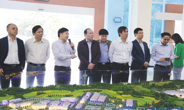 Chủ tịch Nguyễn Ngọc Bảo và Đoàn công tác khảo sát cửa khẩu Trà Lĩnh