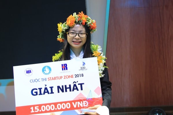 Thái Bội Linh, đại diện đội Longinterns, nhận giải nhất (Ảnh Internet)