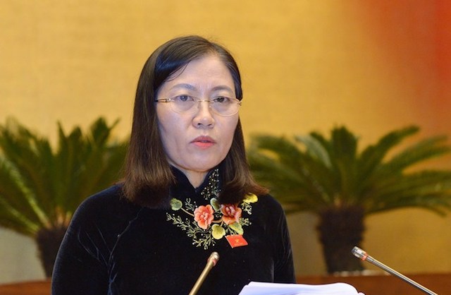 Bà Lê Thị Nga, Chủ nhiệm Ủy ban Tư pháp của Quốc hội đọc báo cáo giải trình, tiếp thu, chỉnh lý dự thảo Luật Đặc xá (sửa đổi)