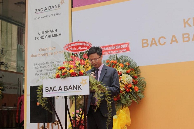 Ông Nguyễn Quốc Đạt - Phó Tổng Giám đốc BAC A BANK phụ trách khu vực miền Nam kiêm Giám đốc Chi nhánh TP. Hồ Chí Minh - cảm ơn và nhận nhiệm vụ