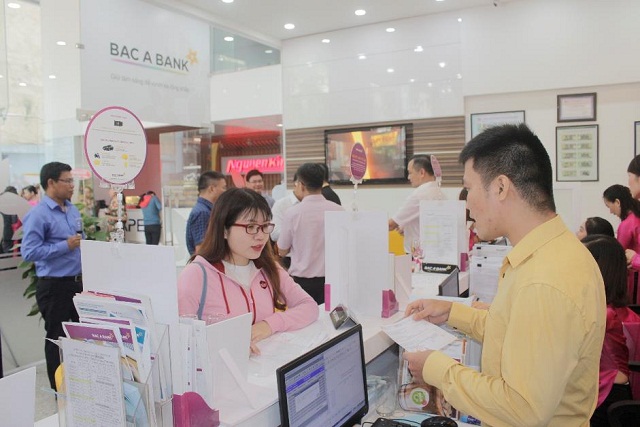 Không khí giao dịch trong ngày khai trương trụ sở mới BAC A BANK - CN Tp HCM