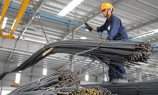 Mặc dù tháng 10 mưa nhiều, ảnh hưởng tới việc xây dựng các công trình, song tiêu thụ thép trong nước vẫn tăng mạnh