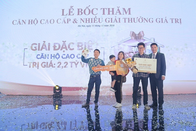 Khách hàng trúng giải đặc biệt là căn hộ cao cấp trị giá 2,245 tỷ đồng tại Imperia Sky Garden