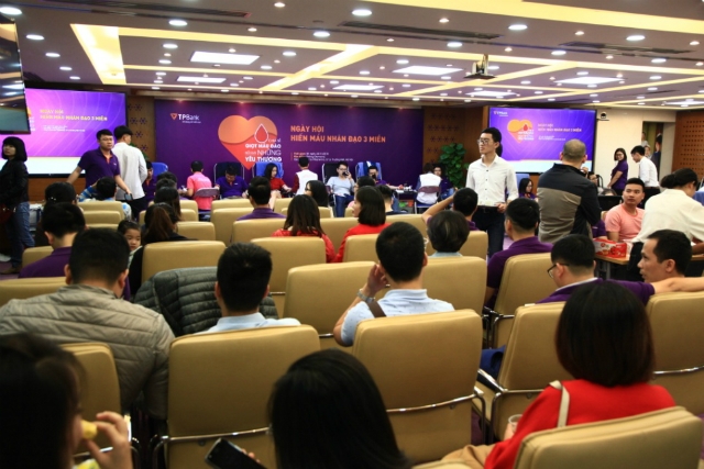 Đây là sự kiện hiến máu nhân đạo đầu tiên nhận được sự hưởng ứng, tham gia của nhiều lãnh đạo chủ chốt trong Ngân hàng cũng như đông đảo CBNV tham gia với lượng máu tiếp nhận về lên đến gần 2.000 đơn vị