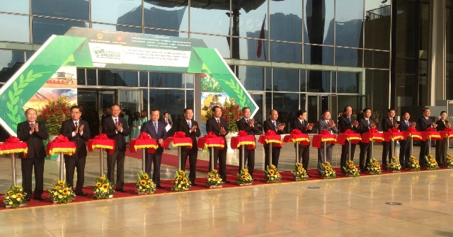 Lễ Cắt băng khai mạc triển lãm tam nông