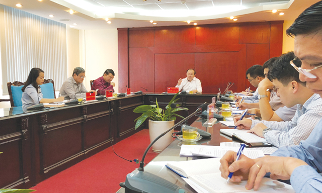 Chủ tịch Liên minh HTX Việt Nam Nguyễn Ngọc Bảo chủ trì cuộc họp