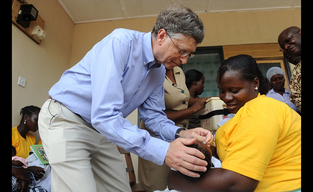 Tháng 6 năm 2008. Bill Gates rời khỏi công việc hàng ngày tại Microsoft. Ông có kế hoạch cống hiến hết mình cho công tác từ thiện và sẽ chỉ thỉnh thoảng cộng tác với Microsoft, nơi ông vẫn đảm nhiệm chức vụ Chủ tịch Hội đồng quản trị. Ảnh: AFP