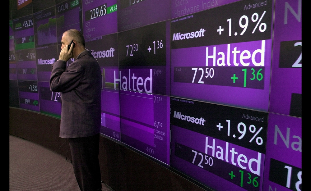 Tháng 3 năm 1986. Microsoft IPO trên sàn Nasdaq. Bill Gates trở thành tỷ phú một năm sau đó. Ảnh: AFP / Stan Honda