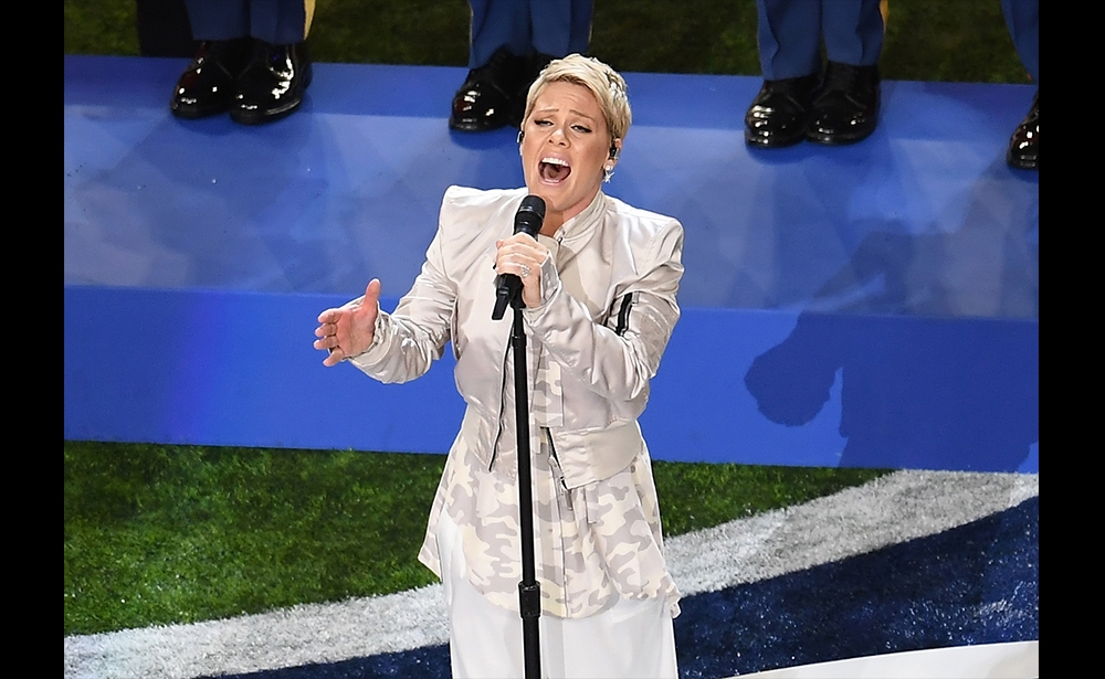 4. Pink Nữ ca sĩ người Mỹ đã trở lại vị trí thứ 4 với doanh thu 52 triệu USD, phần lớn nhờ vào album Beautiful Trauma và tour diễn vòng quanh thế giới của cô. (Ảnh: Angela Weiss / AFP)