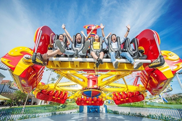 Nằm ngay đối diện dự án là công viên Vinpearl Land đầu tiên tại khu vực miền Bắc