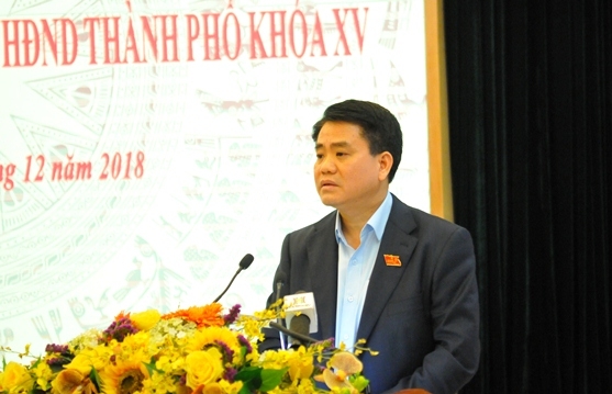 Chủ tịch TP Nguyễn Đức Chung giải đáp các kiến nghị của cử tri-Ảnh: Minh Anh