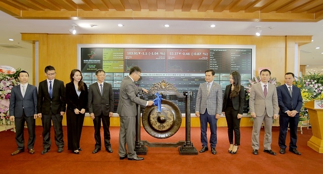 Giám đốc Công ty CP Tư vấn thiết kế Viettel đánh cồng ngày khai trương cổ phiếu VTK trên sàn UpCom.