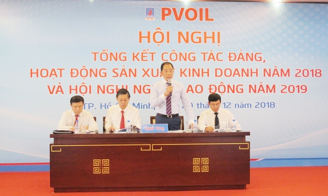 Trao Bằng khen của Bộ trưởng Bộ Công Thương cho các tập thể của PVOIL