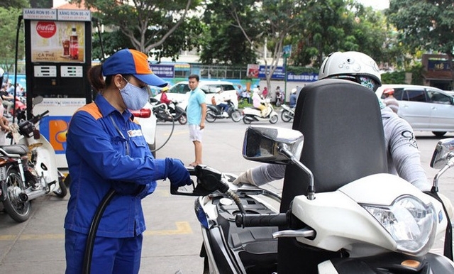 Giá xăng dầu tiếp tục giảm vào chiều 21/12