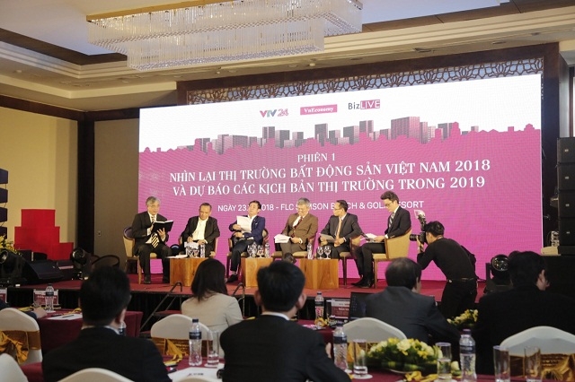 Các vấn đề về quy hoạch, chính sách, cơ chế cho thị trường là một trong những chủ đề thảo luận chính tại hội thảo.