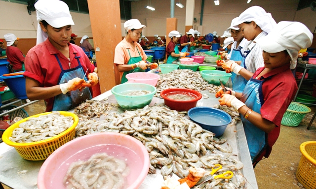 Giá tôm XK biến động phụ thuộc vào cung cầu tôm trên thế giới