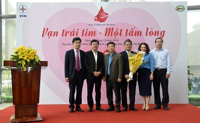 Khai mạc Tuần lễ hồng EVN - Vạn trái tim - Một tấm lòng