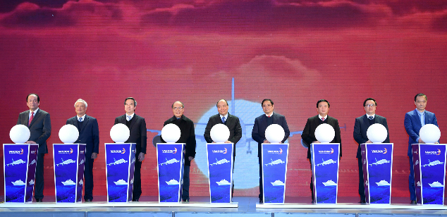 Thủ tướng phát biểu và bấm nút khai trương sân bay Vân Đồn