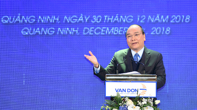 Thủ tướng phát biểu và bấm nút khai trương sân bay Vân Đồn.