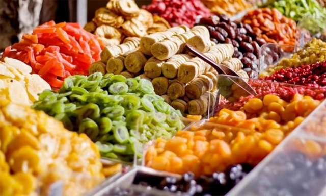 Nhiều loại hoa quả sấy không nguồn gốc bán tràn lan