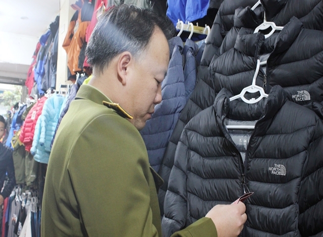 Ra quân ngày đầu, quản lý thị trường đã phát hiện nhiều sai phạm