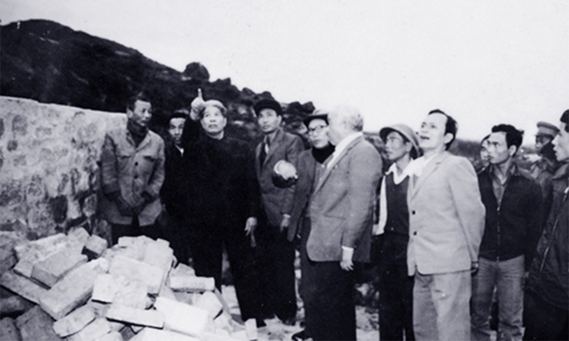 Nguyên Tổng Bí thư Đỗ Mười trong lần về thăm Thủy điện Duy Sơn II