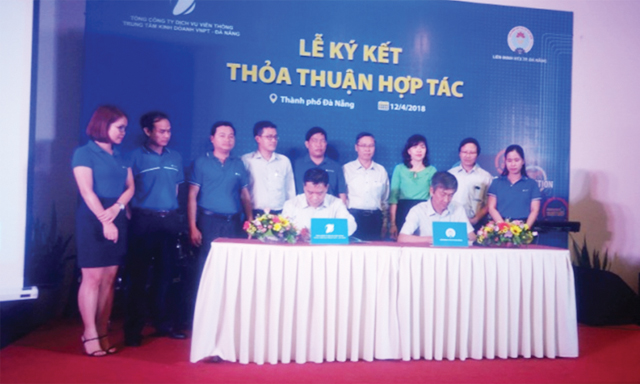 Lễ ký kết hợp tác thỏa thuận với VNPT nhằm hỗ trợ các hoạt động công nghệ thông tin cho các HTX