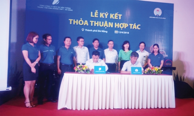 Lễ ký kết hợp tác thỏa thuận với VNPT nhằm hỗ trợ các hoạt động công nghệ thông tin cho các HTX