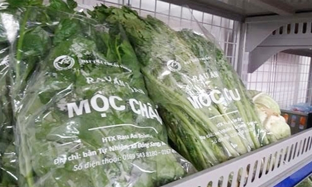 Rau của HTX lên kệ tại một số siêu thị ở Hà Nội