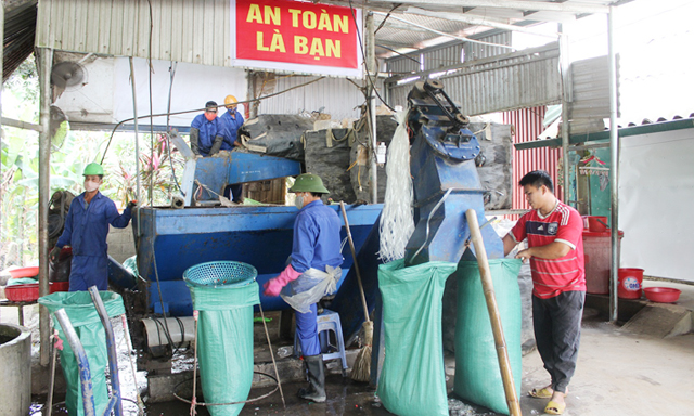 Xưởng sản xuất nhựa tái chế của HTX