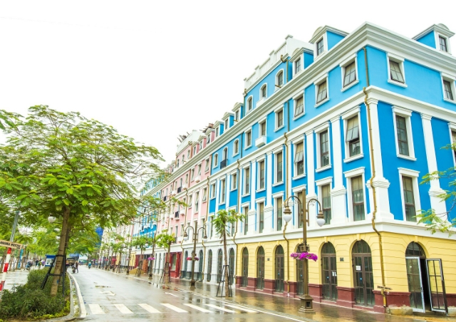 Nhiều chủ nhân shophouse đang ấp ủ kế hoạch kinh doanh hoặc mời chào cho thuê mặt bằng.