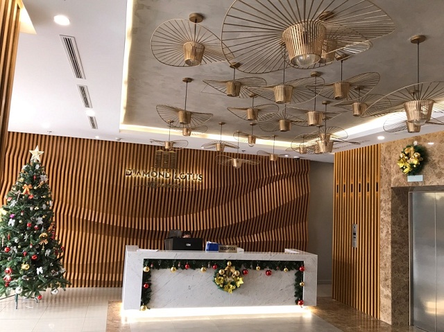 Không gian sảnh Block A của Diamond Lotus Riverside được trang hoàng để chào đón Giáng sinh