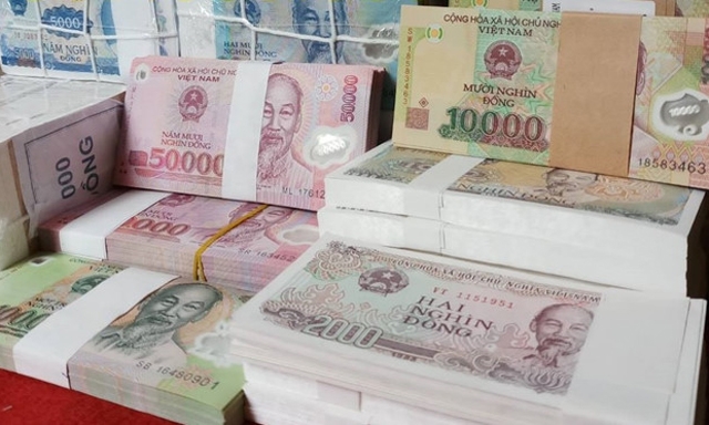 Phí giao dịch đổi tiền mới mệnh giá nhỏ tại thị trường chợ đen tăng chóng mặt