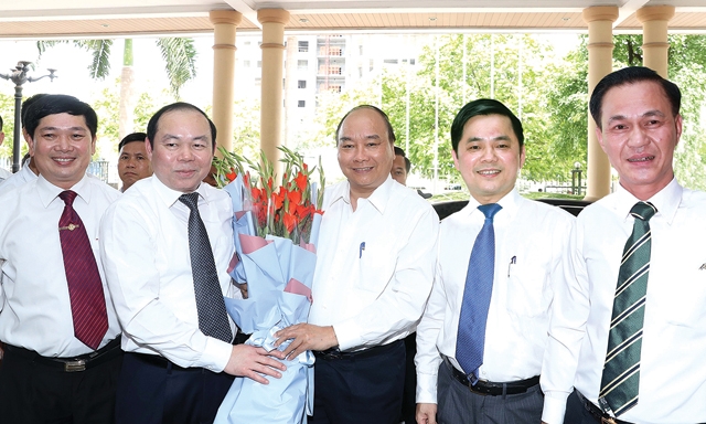 Thủ tướng Nguyễn Xuân Phúc làm việc với Liên minh HTX Việt Nam ngày 21/6/2018