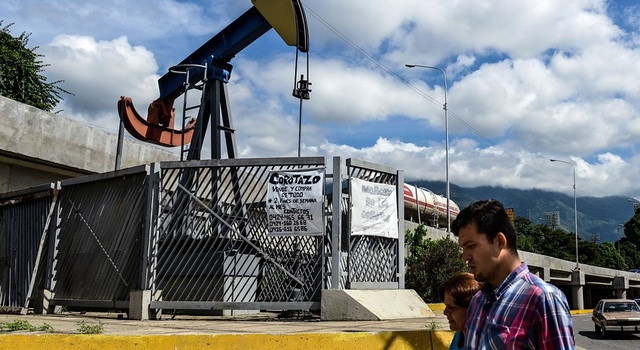 Giá dầu tăng khi Mỹ trừng phạt Venezuela (Ảnh Internet)
