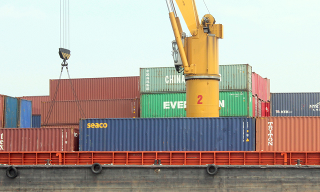 Vướng thủ tục, chậm thông quan, DN phải trả phí lưu kho bãi cao, ảnh hưởng tới hiệu quả kinh doanh