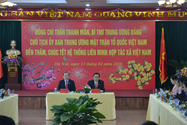 Chủ tịch Ủy ban Trung ương Mặt trận Tổ quốc Việt Nam Trần Thanh Mẫn và Chủ tịch Liên minh HTX Việt Nam Nguyễn Ngọc Bảo
