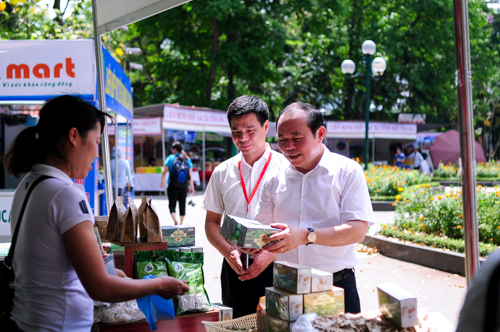 Chủ tịch Nguyễn Ngọc Bảo tại Hội chợ xúc tiến thương mại cho các HTX năm 2018