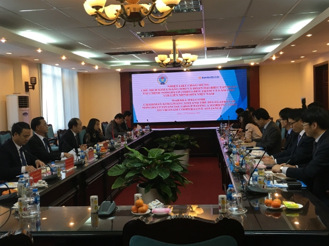 Quang cảnh buổi làm việc